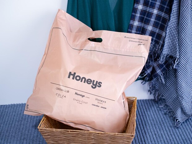 【ハニーズのネイビー色】が大人の垢抜けに利く! 40・50代の冬に♡「サマ見えコート」