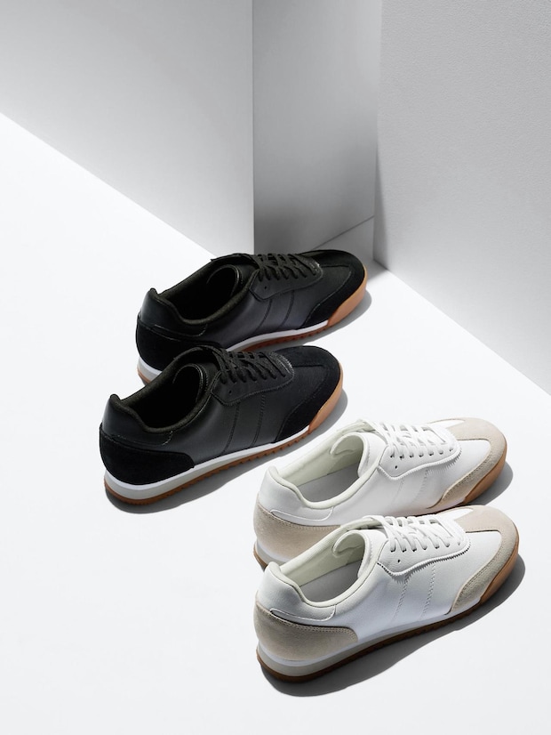 【ユニクロのスニーカー】が優秀!「快適な歩き心地」「様々なスタイリングに合わせられる」