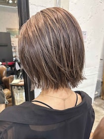 「なんか白髪増えてきた、、」ならコレ！【40・50代】楽なのにシャレる♡「ハイライトボブ」