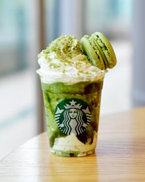 抹茶づくしキターーーッッ！！【スタバ】ビジュアルも濃いめ♡「新作フラペカスタム」