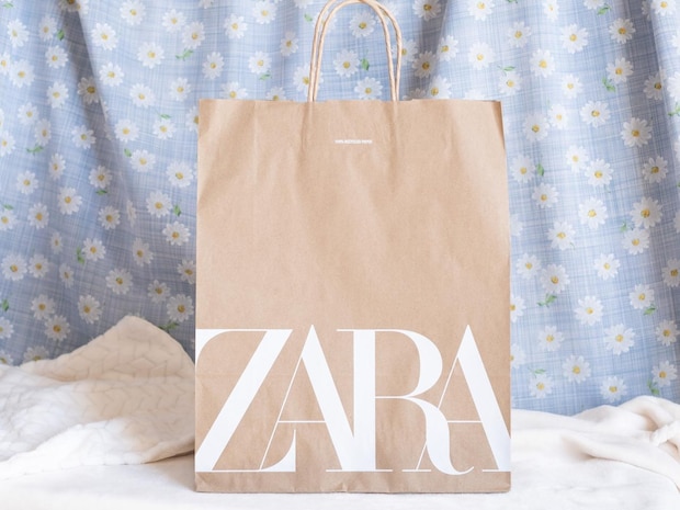 「冬コーデ、なんか寂しい」→【ZARA】で解決！ 40・50代が持ちたい「刺繍入りバッグ」
