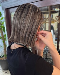 その白髪、活かした方がシャレるかも！？【50代】の「脱白髪染めヘア」ってこんなイケてる♡