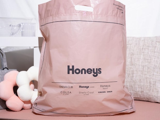 「大人の通勤服」→【ハニーズ】で揃う！ 上品でキレイ見え♡「ボウタイトップス」