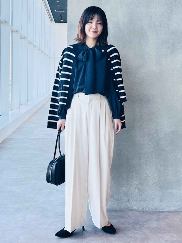 きれいめもカジュアルも着回せる！【GU】大人に似合う♡「ボウタイブラウス」