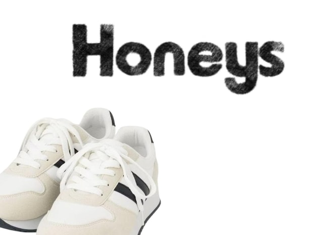 きれいめコーデにも合う!【ハニーズ】40・50代のスタメン候補♡「優秀スニーカー」