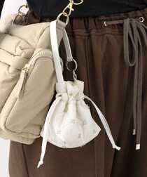 「ミニバッグ、荷物入らない問題」→ 解決！【3COINS】サッと付けるだけ♡「優秀ポーチ」