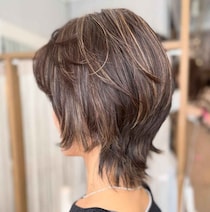 “こなれて楽ちん”な最強ヘア！？【40・50代】に推したい♡「白髪ぼかし × ウルフ」