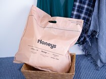 「ほっこり感苦手」ならこの色！【ハニーズ】40・50代が似合う♡「ブルー系トップス」