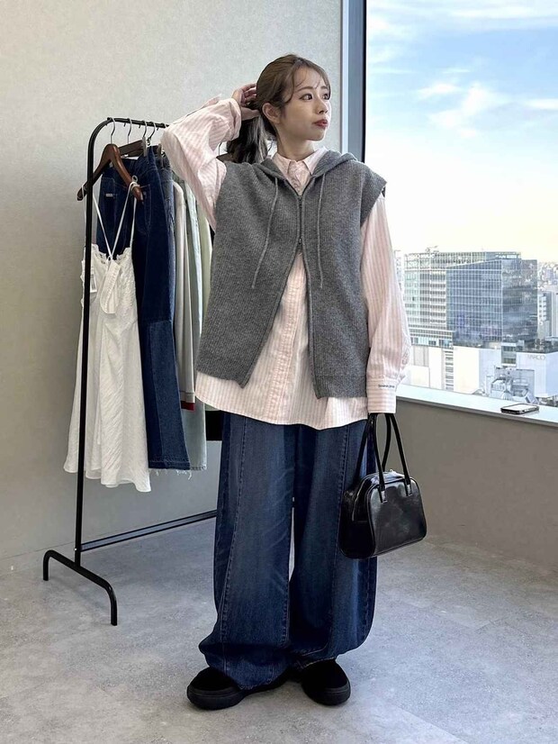 断然「グレー」がおしゃれ見え！【niko and ...】40・50代がこなれる「フーディベスト」