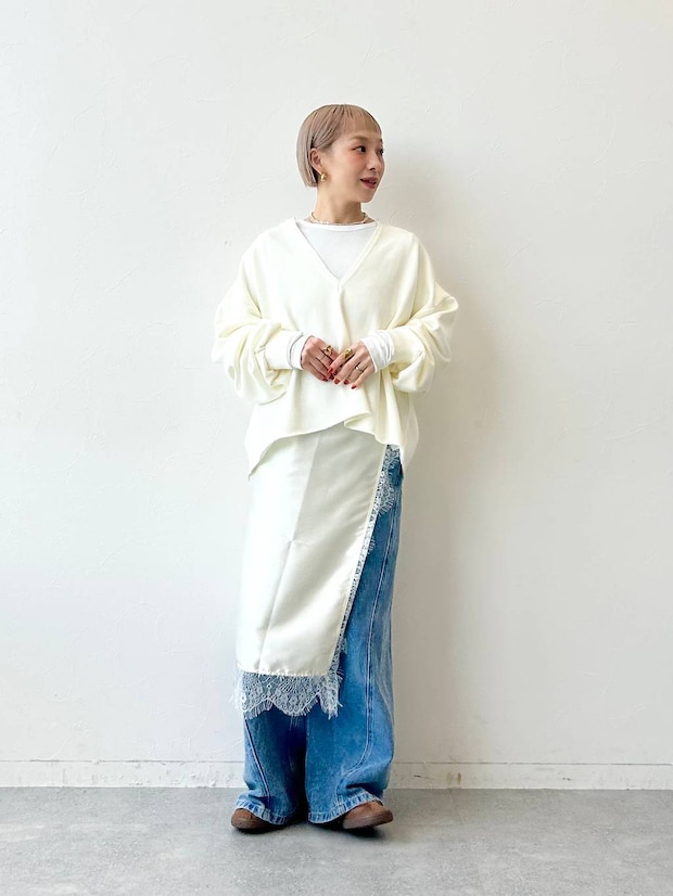 40・50代は「ワイドジーンズ」どう穿く?【LEPSIM】参考にしたい「サマ見えコーデ」