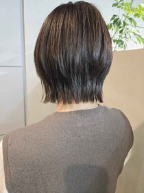 「ずっと無難ヘア」は卒業ーー！【40・50代】にドンピシャ♡「きちんと見えウルフ」