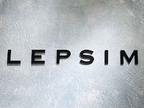 大人は“デニムシャツ”をこう着る！【LEPSIM】即真似したい♡「店員さんコーデ」