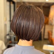 白髪ぼかしって、こんな上品なのー！？【40・50代】派手すぎず、シャレ見え♡「細めハイライト」