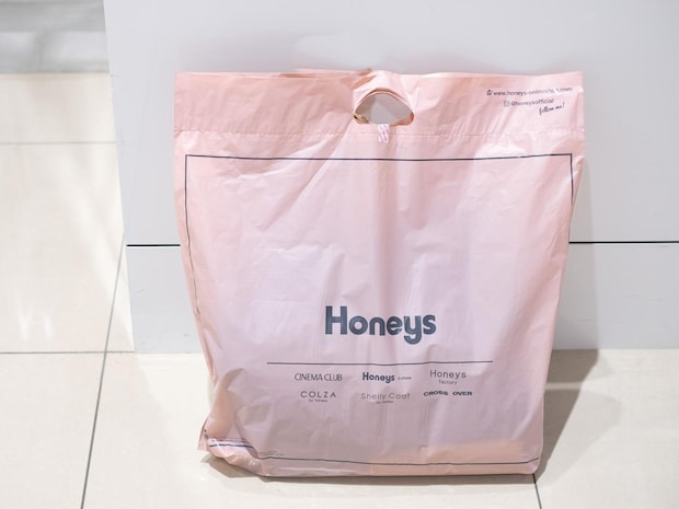 大人の通勤に“この1枚”！【ハニーズ】の「フリルブラウス」がキレイ見え♡