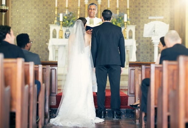 結婚式に「呼べなくてごめん」離島の人たちの招待は断念 → 当日、ロビーで見た光景に「胸が熱くなった」