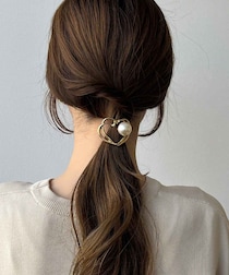 黒ゴムに刺すだけ → まとめ髪が垢抜け！【3COINS】大人が週5で頼りたい♡「ヘアフック」