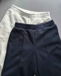 「良すぎて2色目買った！」【UNIQLO：C】40・50代も穿きやすい「優秀スウェパン」