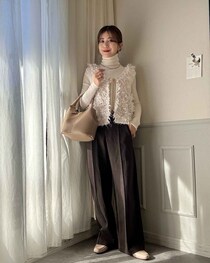 「ワイドパンツ」どう穿くのが正解？【40・50代】が真似したい「お手本コーデ」