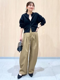 定番「チノパン」どう穿く？【GU】おしゃれ店員さんが着こなす「大人っぽコーデ」