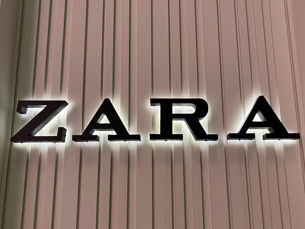 「無難コーデ」に1点投入！【ZARA】大人がシャレる♡「レオパ柄小物」