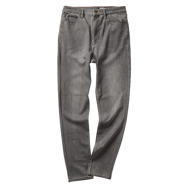 【ワークマンの1,900円パンツ】が優秀！「6つのポケット付き」「膝の曲げ伸ばしもラクラク」