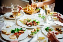 30分待たされたハンバーグが、まさかの生焼け。指摘した客に、店員が取った『悲しい対応』に「もう来ない」