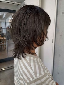 『無難ヘア』は卒業ーー！【40・50代】のオシャレな上品見え♡「ミディウルフ」