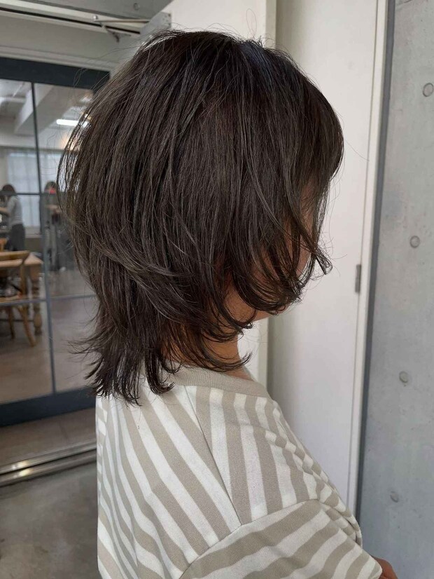 『無難ヘア』は卒業ーー！【40・50代】のオシャレな上品見え♡「ミディウルフ」