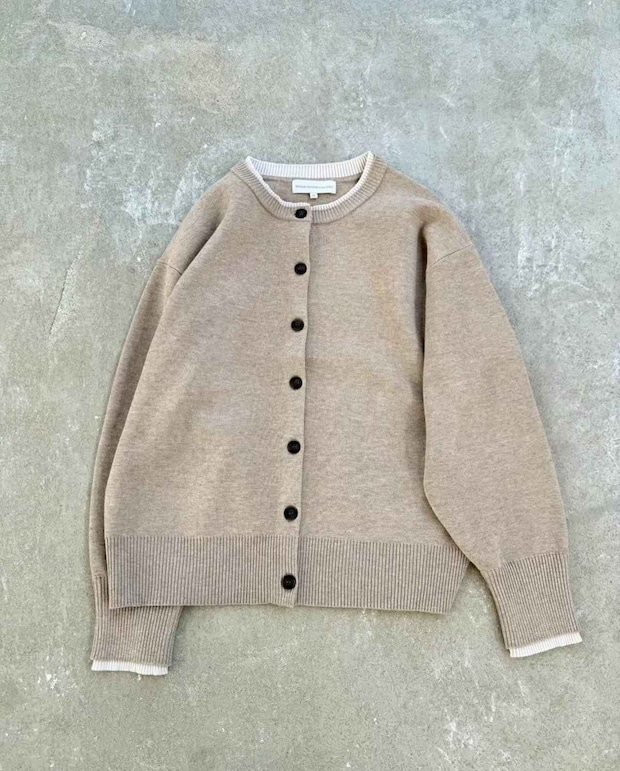 「重ね着苦手」なら“この1枚”！【大人のしまむら】40・50代のサマ見え「配色カーデ」