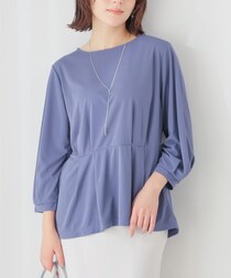 【ハニーズのくすみブルー】が大人可愛い！ 40・50代の“差し色”に♡「優秀トップス」