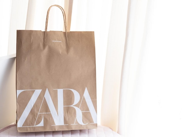 40・50代は“こっち”が似合うかも！【ZARA】大人のツヤ感♡「サテンアイテム」