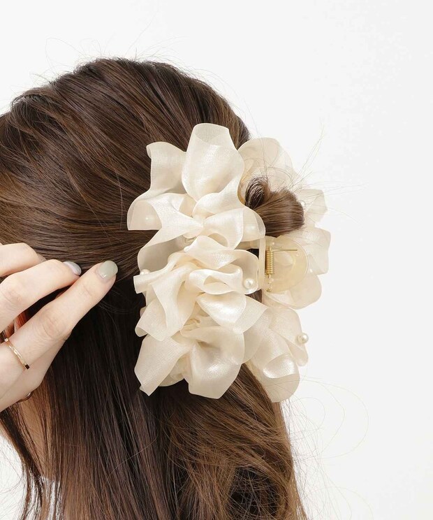 今 → 春まで使える！【3COINS】大人がヘビロテしたい♡「アイボリーヘアアクセ」