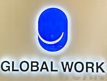 春は黒より“この色”かも！【グローバルワーク】大人コーデに合う「茶色ローファー」