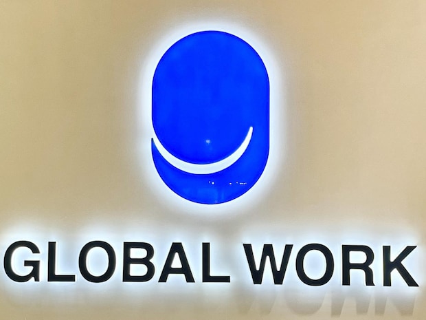 春は黒より“この色”かも！【グローバルワーク】大人コーデに合う「茶色ローファー」