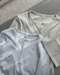 マニアも2色買い！【ユニクロ】40・50代が着回したい「大本命Tシャツ」