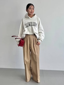 【40・50代】春は“ベージュパンツ”がおすすめ！ 即真似したい♡「サマ見えコーデ」