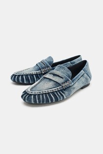 「それ可愛いね」って褒められそう♡【ZARA】デザイン性抜群！「ひと癖ローファー」