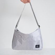 【ダイソーのバッグ】が大当たり！「2つの大きなポケットつき」「リバーシブル使用も可能」