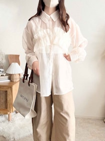 今「トップス」買うならこれ！【しまむら】初夏まで大活躍な「優秀シアーシャツ」