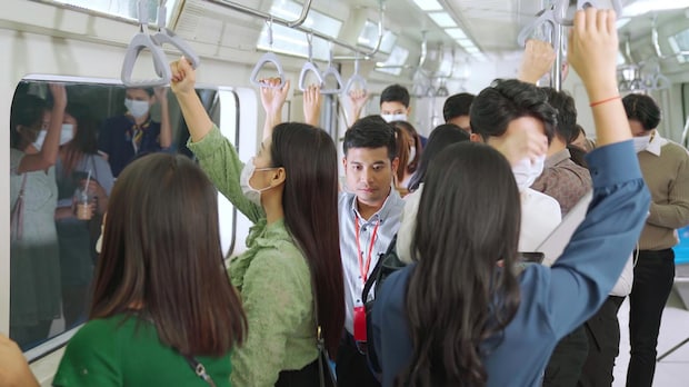 席を譲ってくれるだけじゃなかった。妊婦の私、通勤電車での『中学生たちの優しさ』に「救われた」