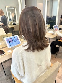 春に「上品さ」狙うなら？→【40・50代】大人の透明感◎「グレージュヘア」