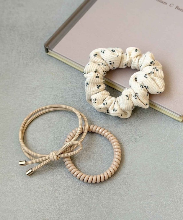 いつもの服に足すだけで春っぽ！【3COINS】手軽に印象チェンジ♡「小花柄ヘアアイテム」