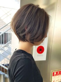 バッサリ切っても、女性っぽ♡【40・50代】にドンピシャな「大人のショートボブ」