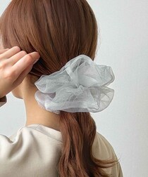サッと髪を結ぶだけ → 即おしゃれヘアに！【3COINS】大人が狙いたい「新作ヘアアクセ」