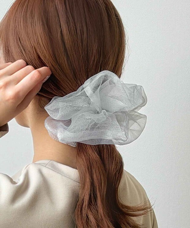 サッと髪を結ぶだけ → 即おしゃれヘアに!【3COINS】大人が狙いたい「新作ヘアアクセ」