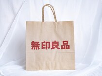 大人の気になる腰まわり → 【無印良品】「万能スカート」なら、穿くだけでスッキリ見え！