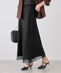 【40・50代】が選びたい！ 春夏あると助かる「大人っぽサテンスカート」