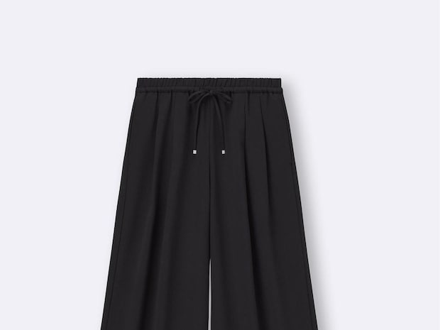 【GUの黒ワイドパンツ】がとにかく優秀! 今 → 夏はこう穿く♡「着回しコーデ」