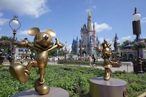 ディズニーランドで「え、何してるの？」パレード中の“異様な光景”にざわつく声