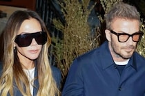 デヴィッド&ヴィクトリア・ベッカム、手つなぎ“おソロコーデ”でNYデート